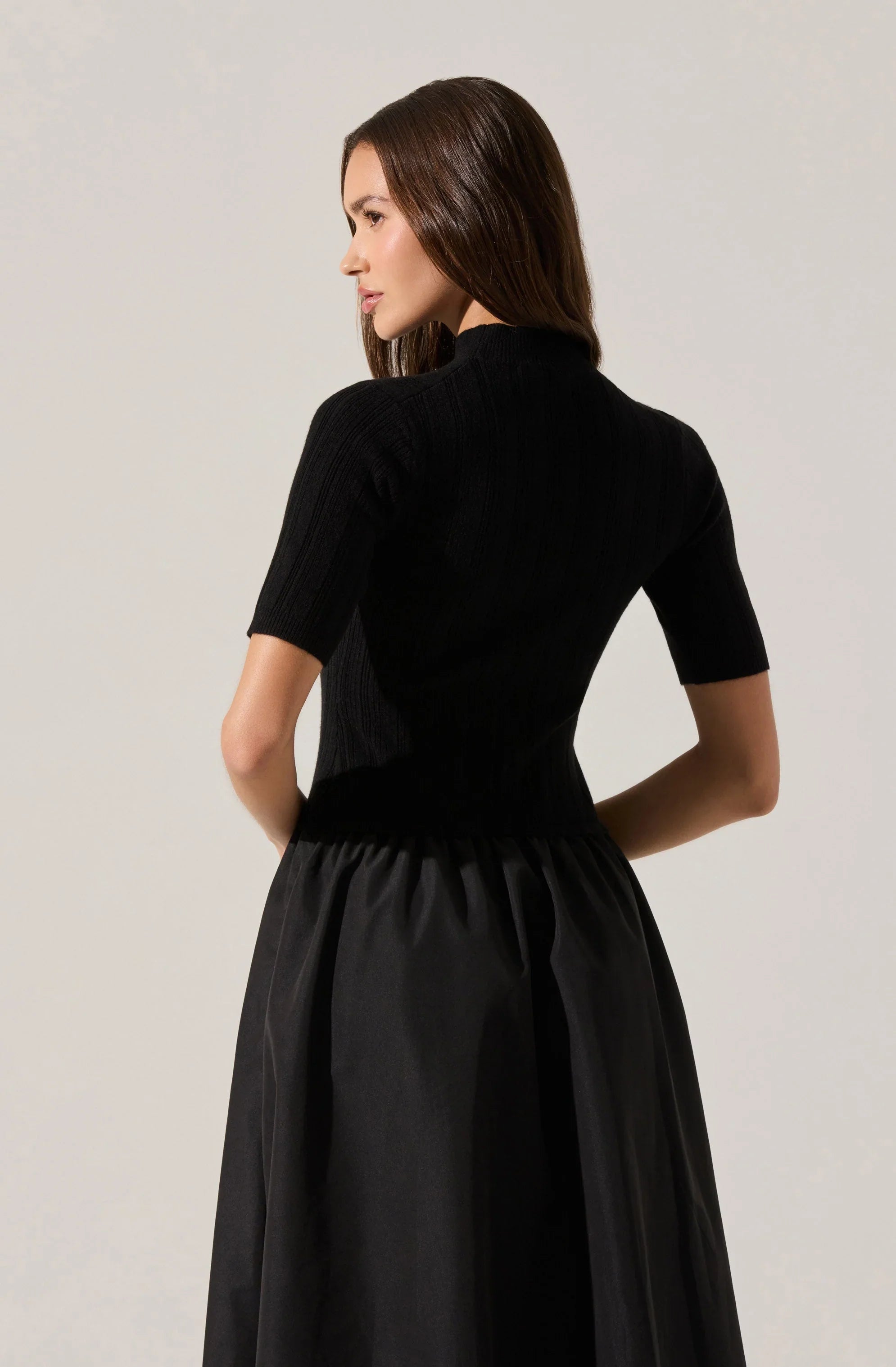 Lbruh Caerlion Contrast Knit Midi Dress
