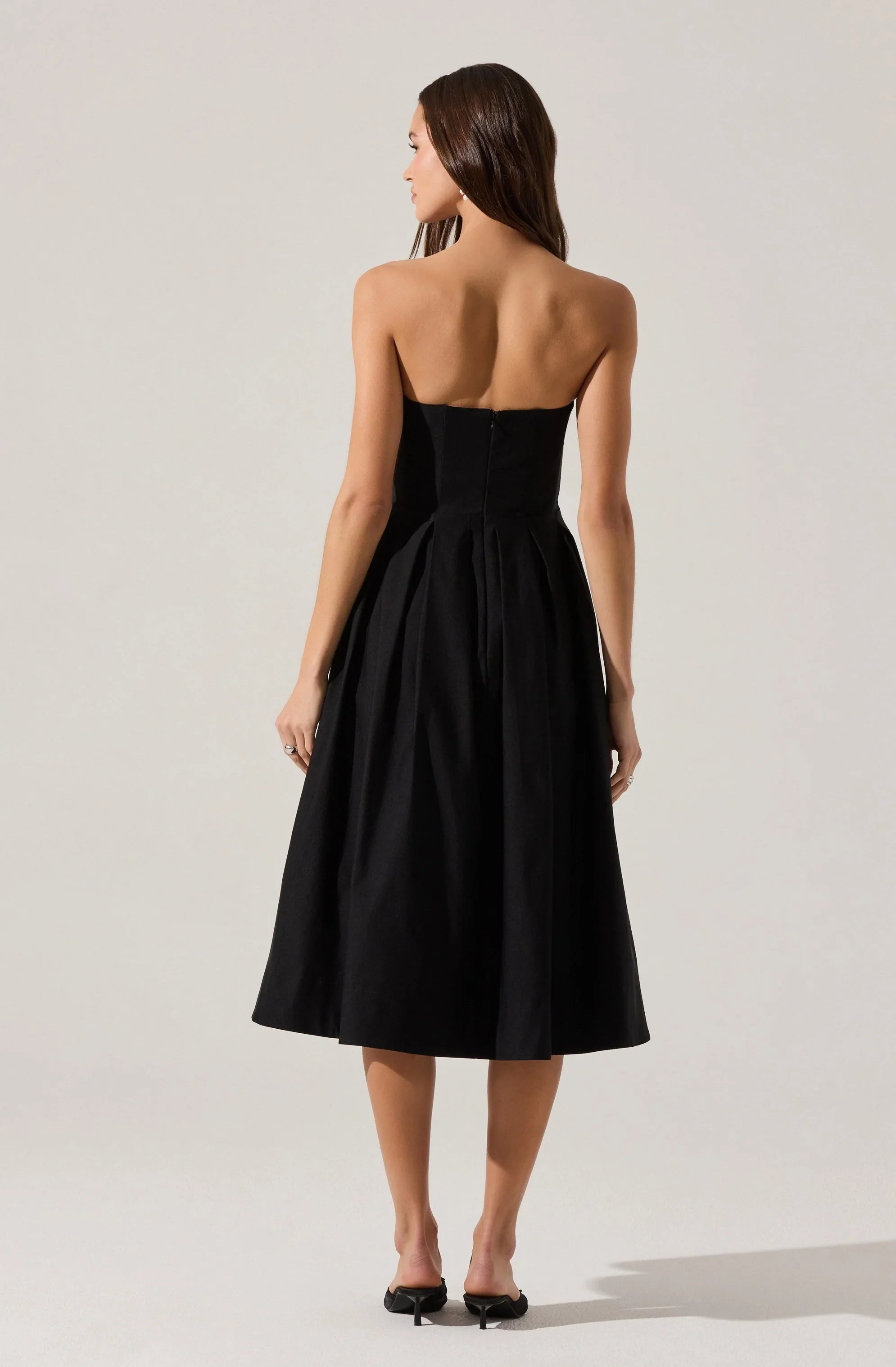 Lbruh Reiona Strapless Pleated Midi Dress