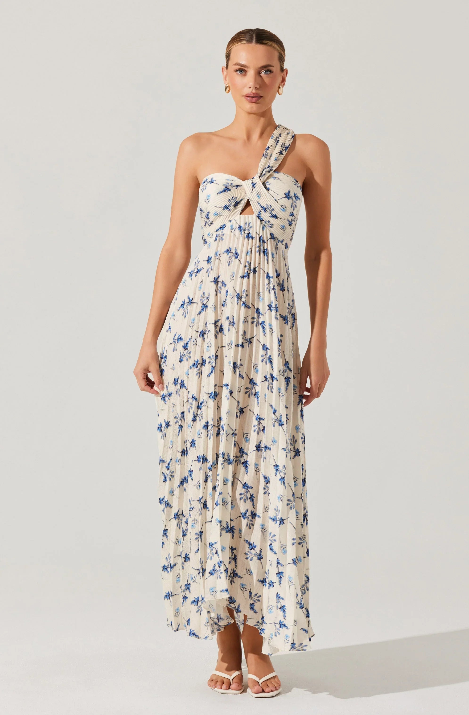 Lbruh Rasya Pleated Floral Maxi Dress