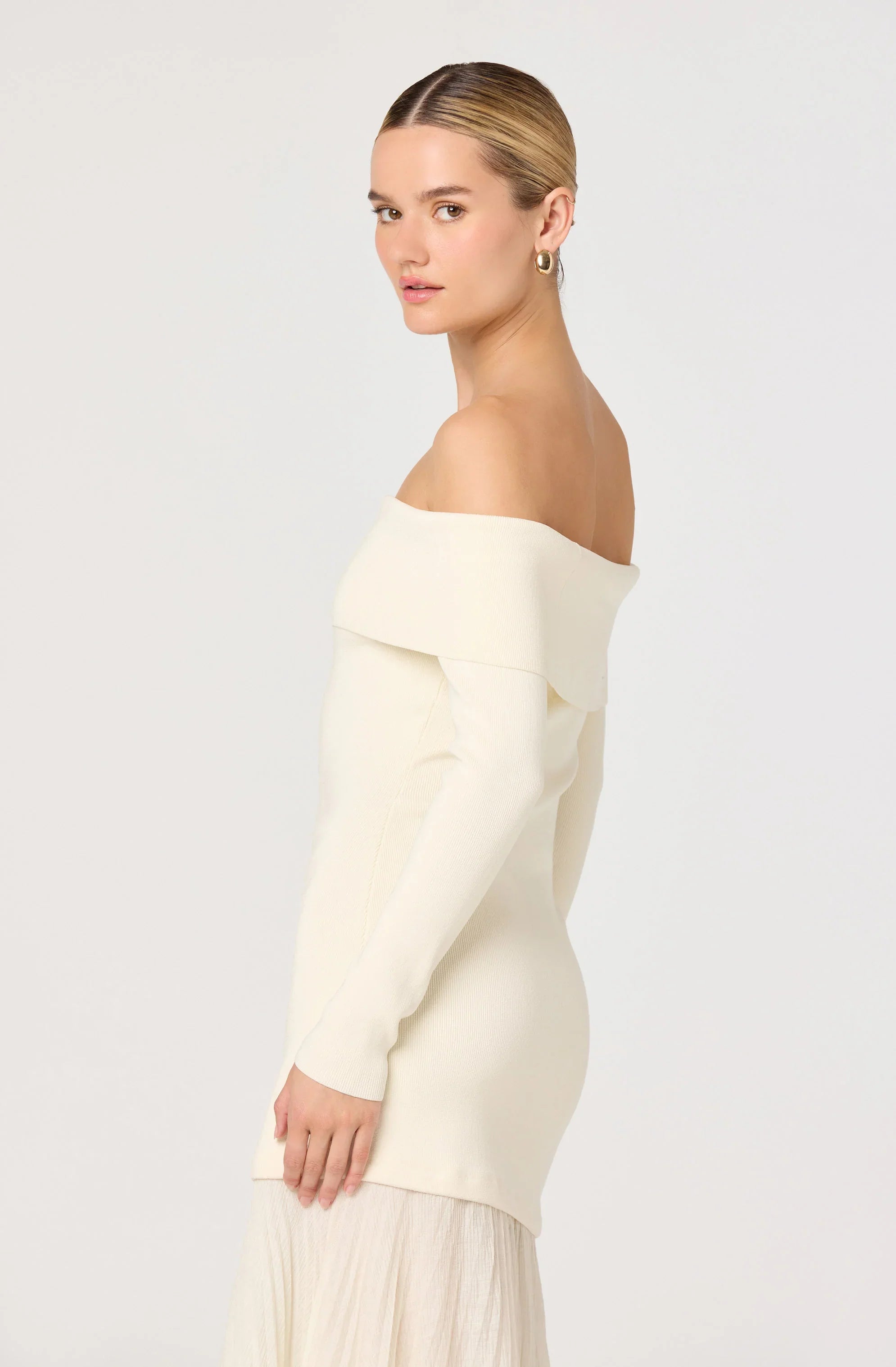 Lbruh Lidia Off-Shoulder Pleated Midi Dress