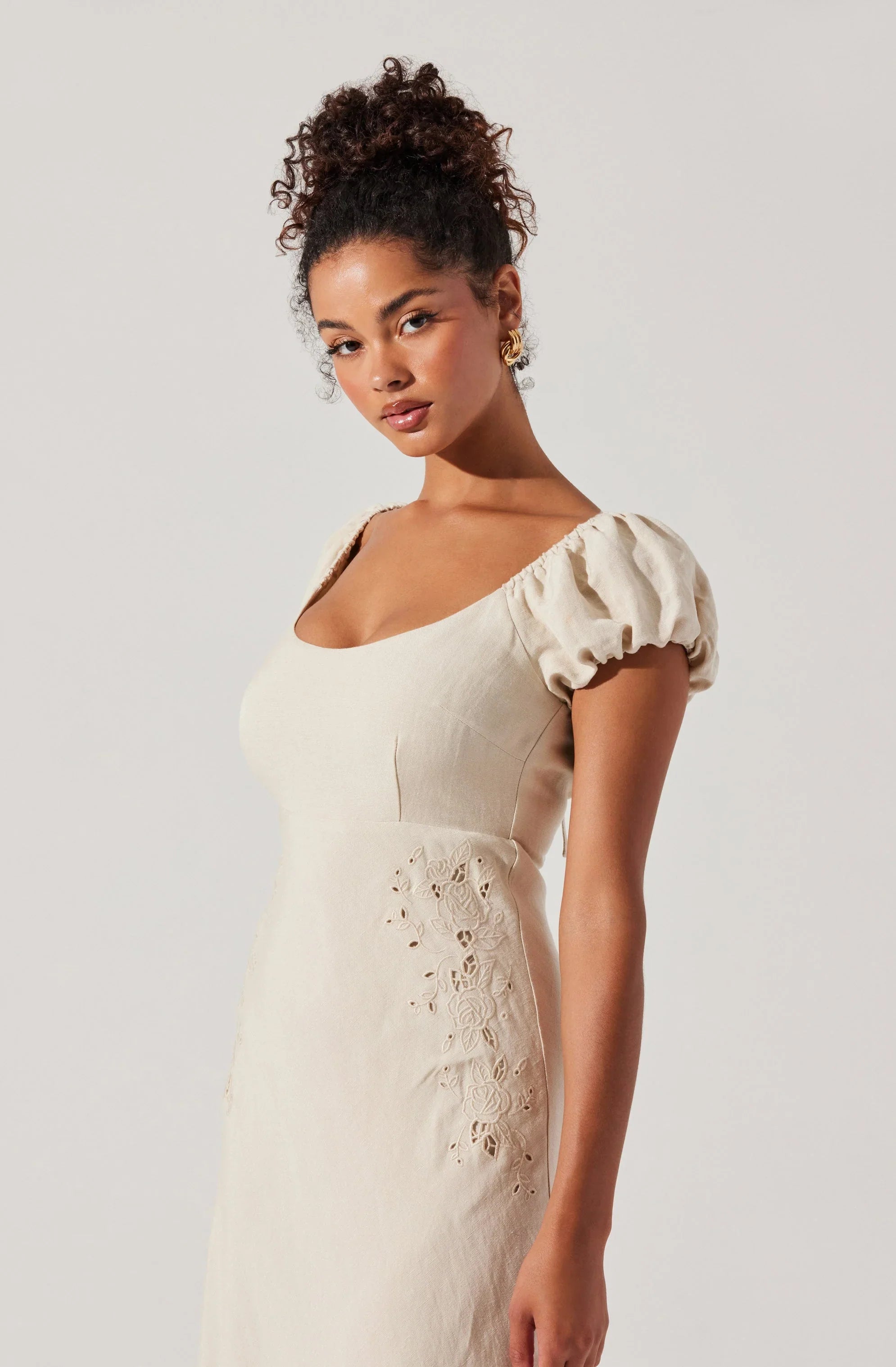 Lbruh Leocadia Embroidered Puff Sleeve Midi Dress