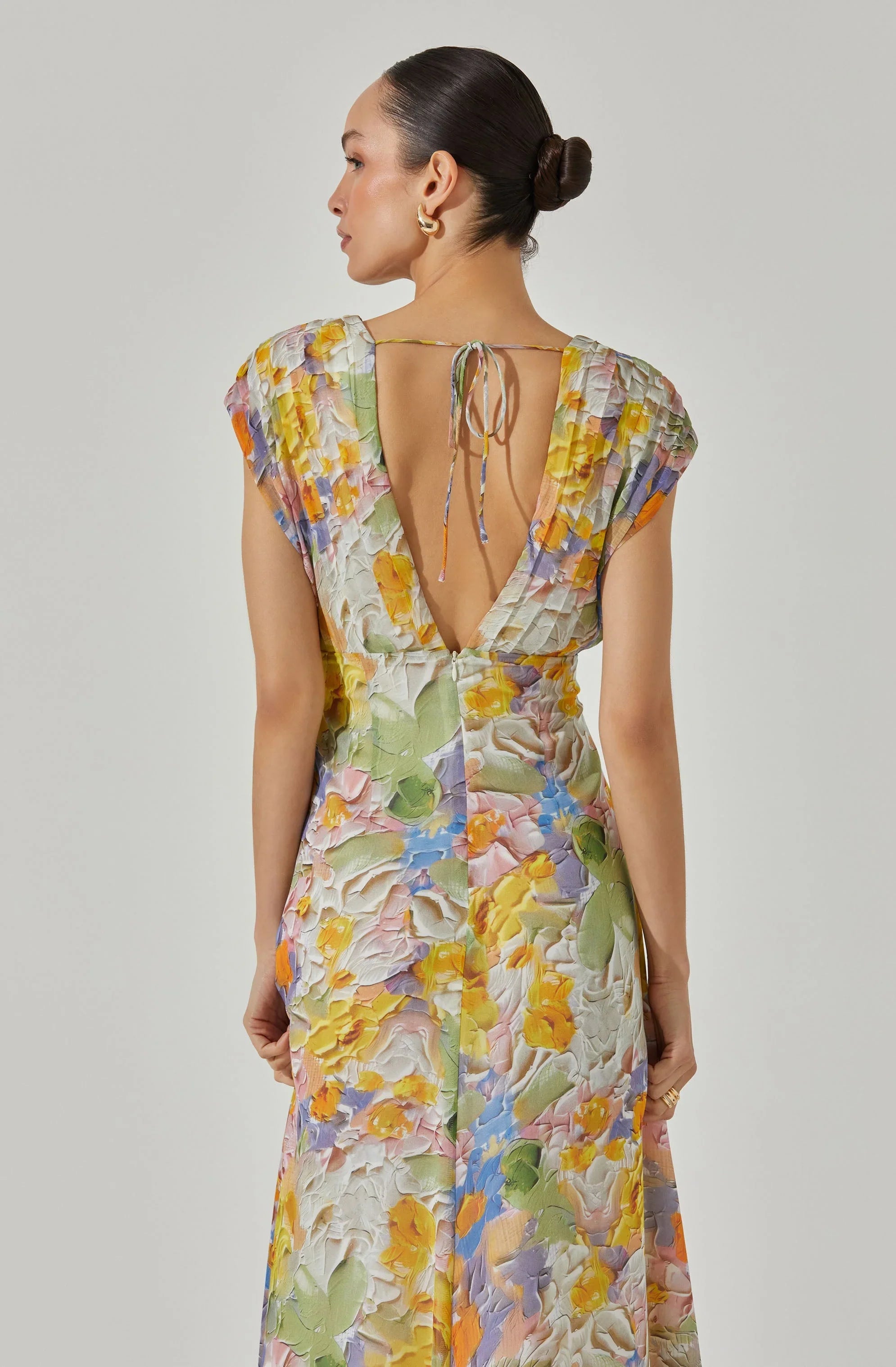 Lbruh V-Neck Pleated Floral Midi Dress