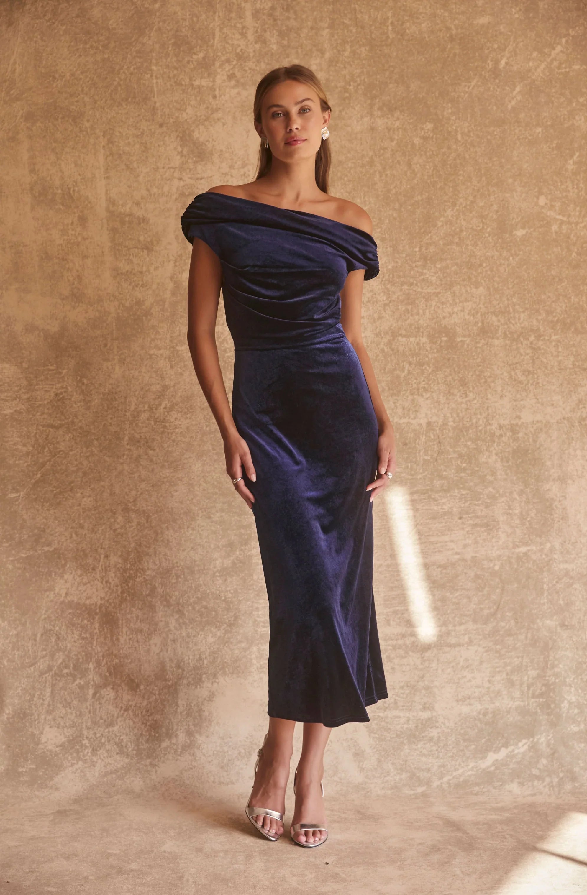 Lbruh Velvet Off Shoulder Midi Dress