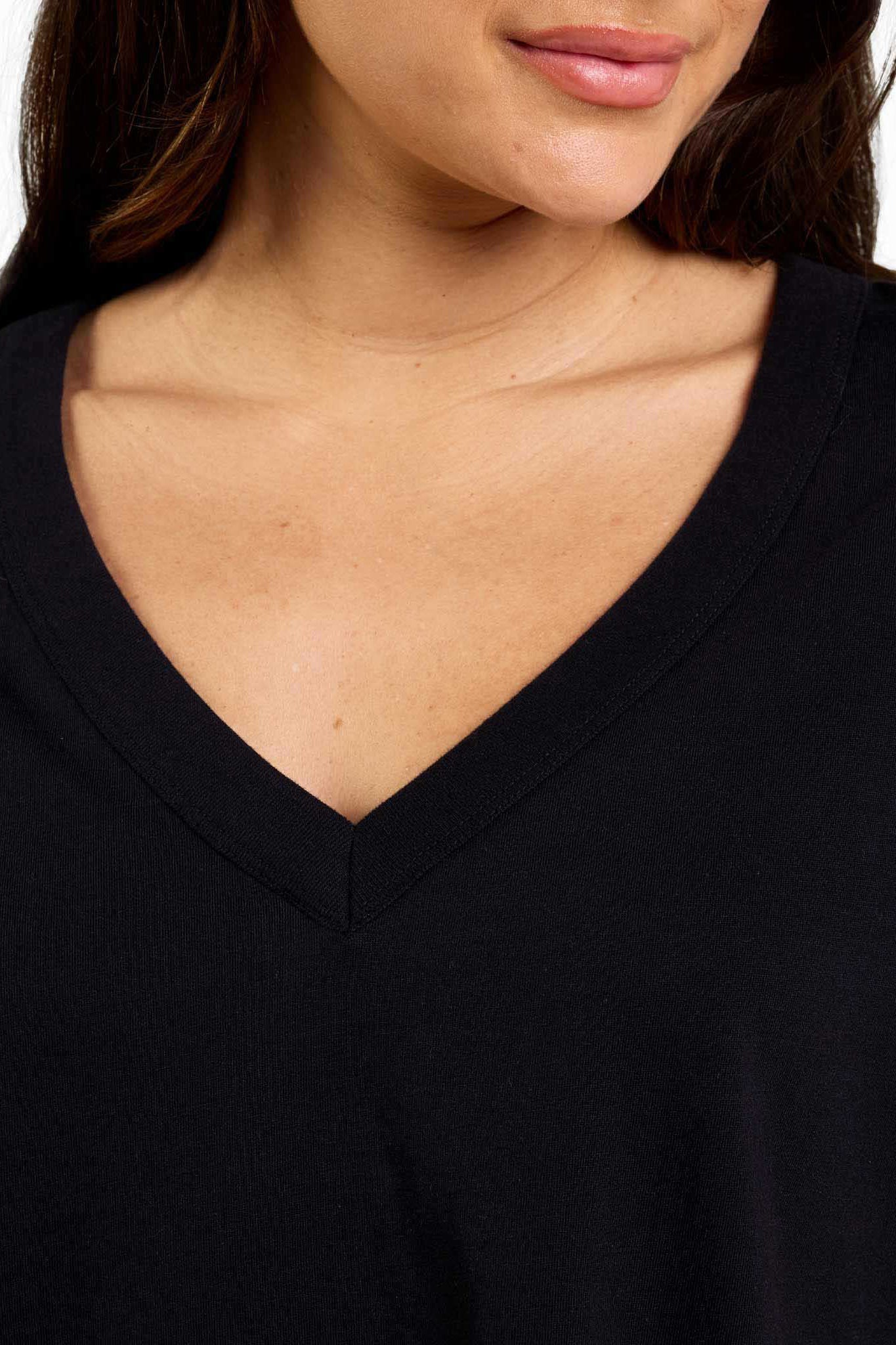 Boxy V-Neck Tee | Black