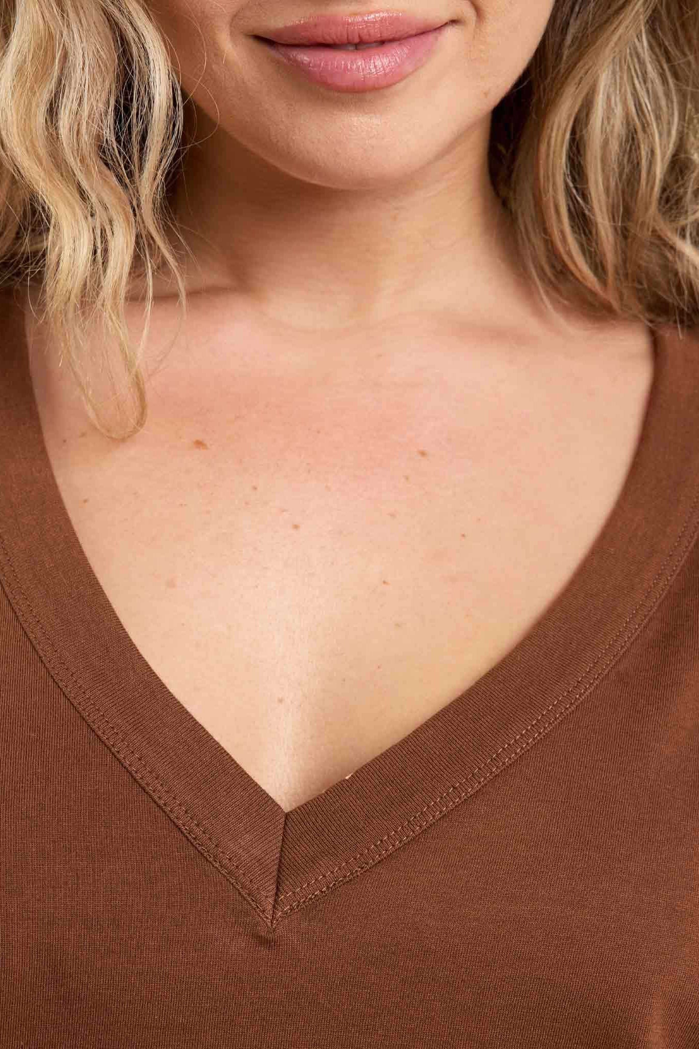 Boxy V-Neck Tee | Chocolate