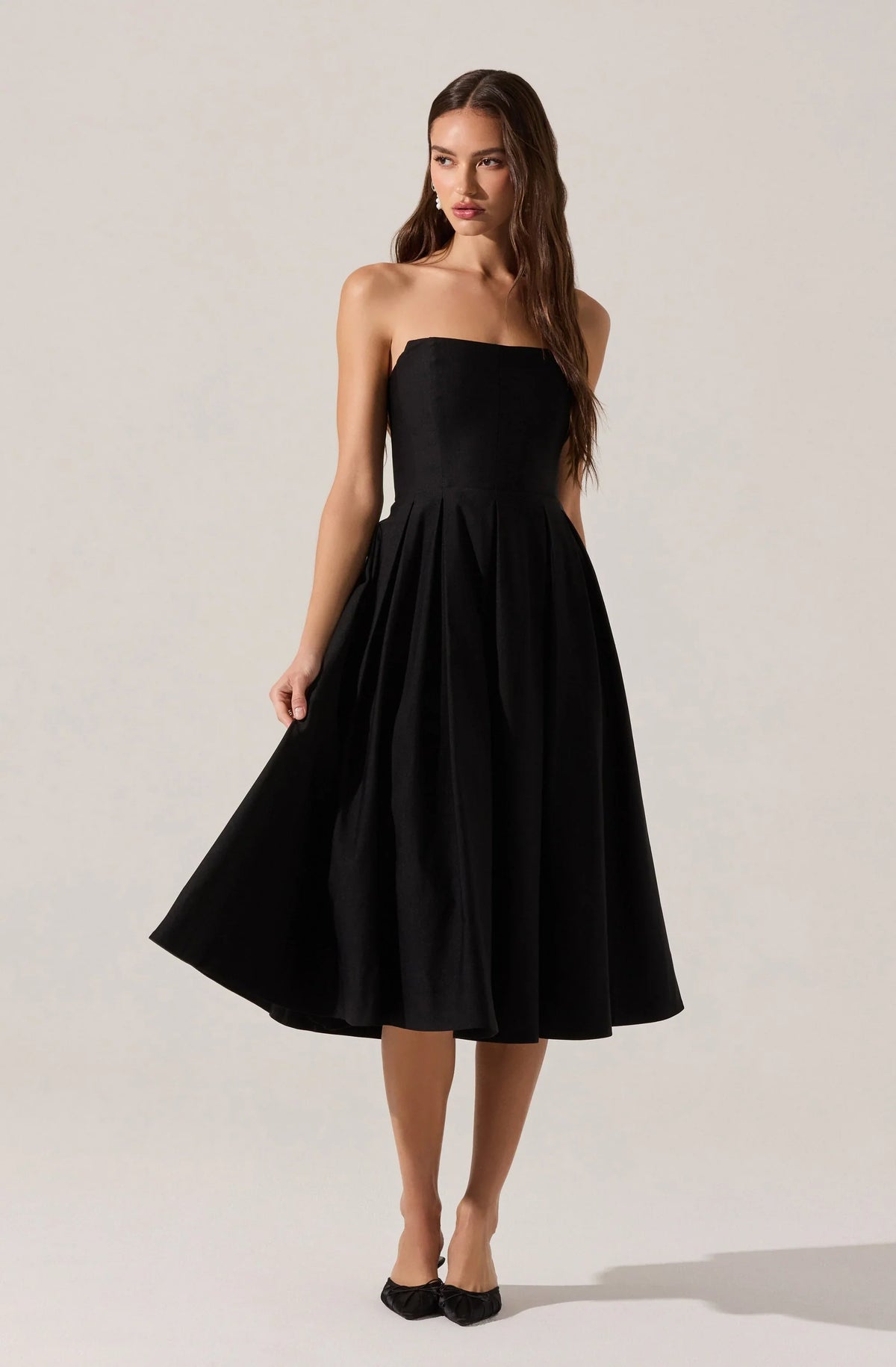 Lbruh Reiona Strapless Pleated Midi Dress