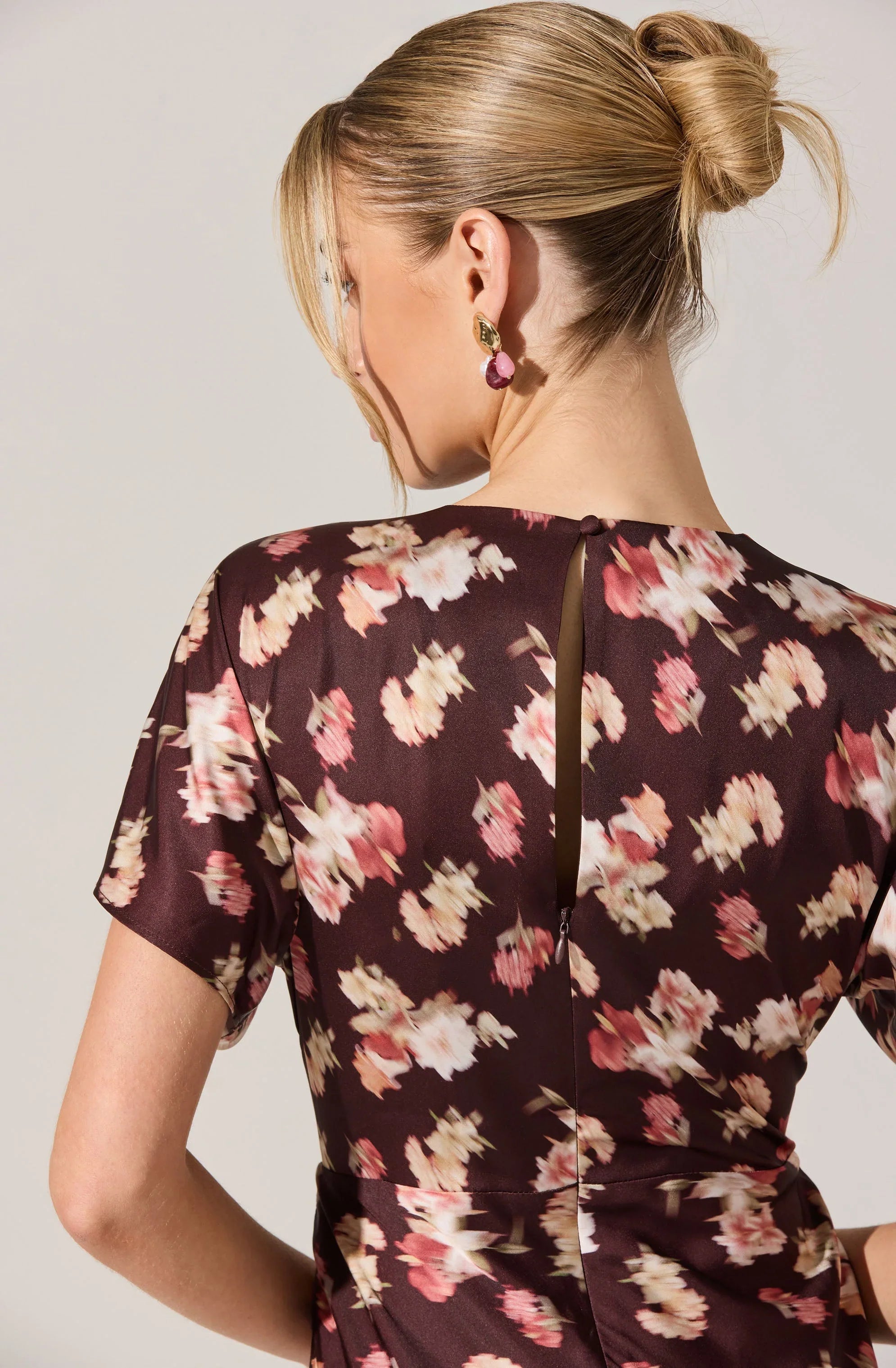 Lbruh Talyha Floral Satin V-Neck Midi Dress