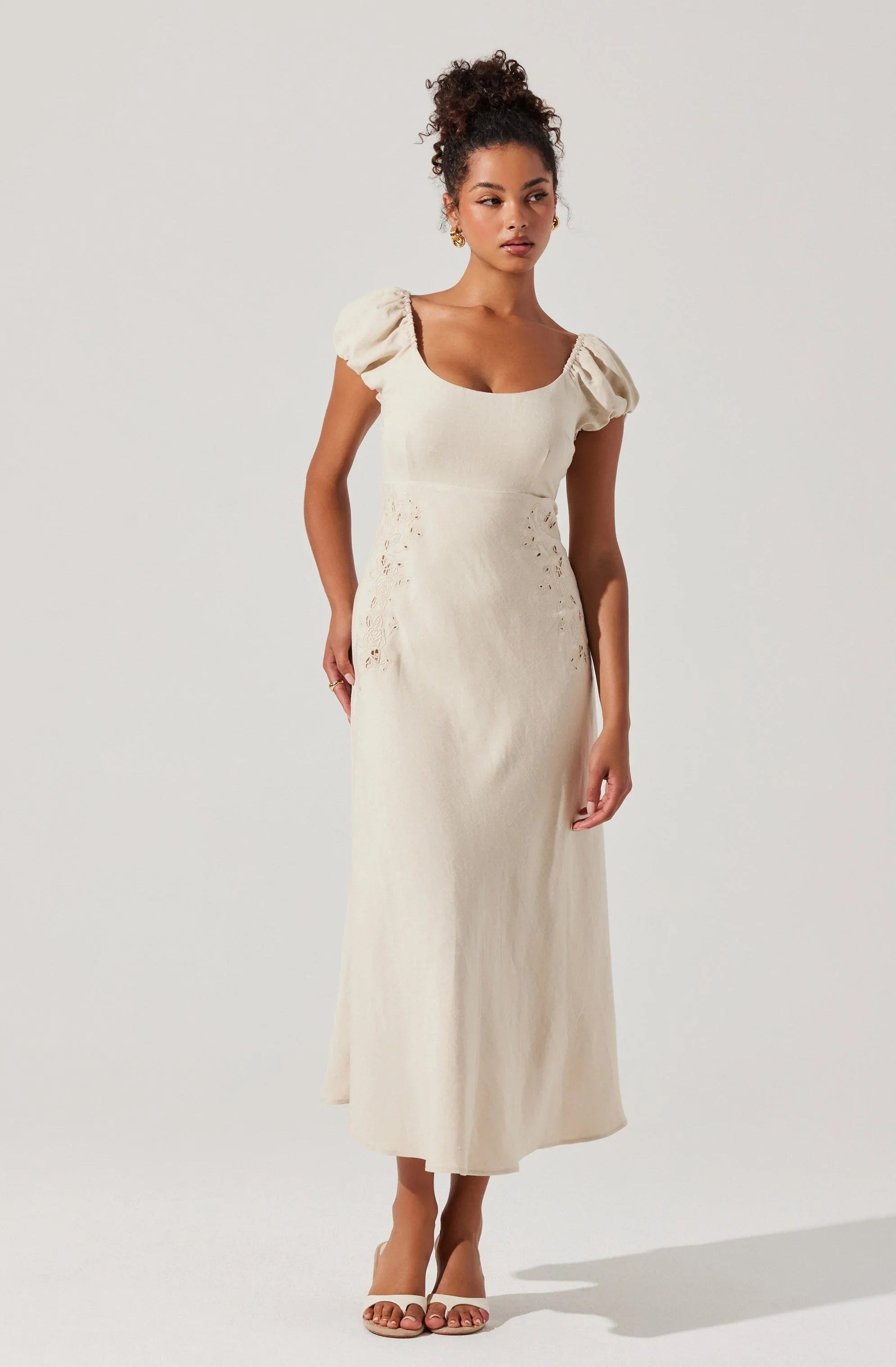 Lbruh Leocadia Embroidered Puff Sleeve Midi Dress