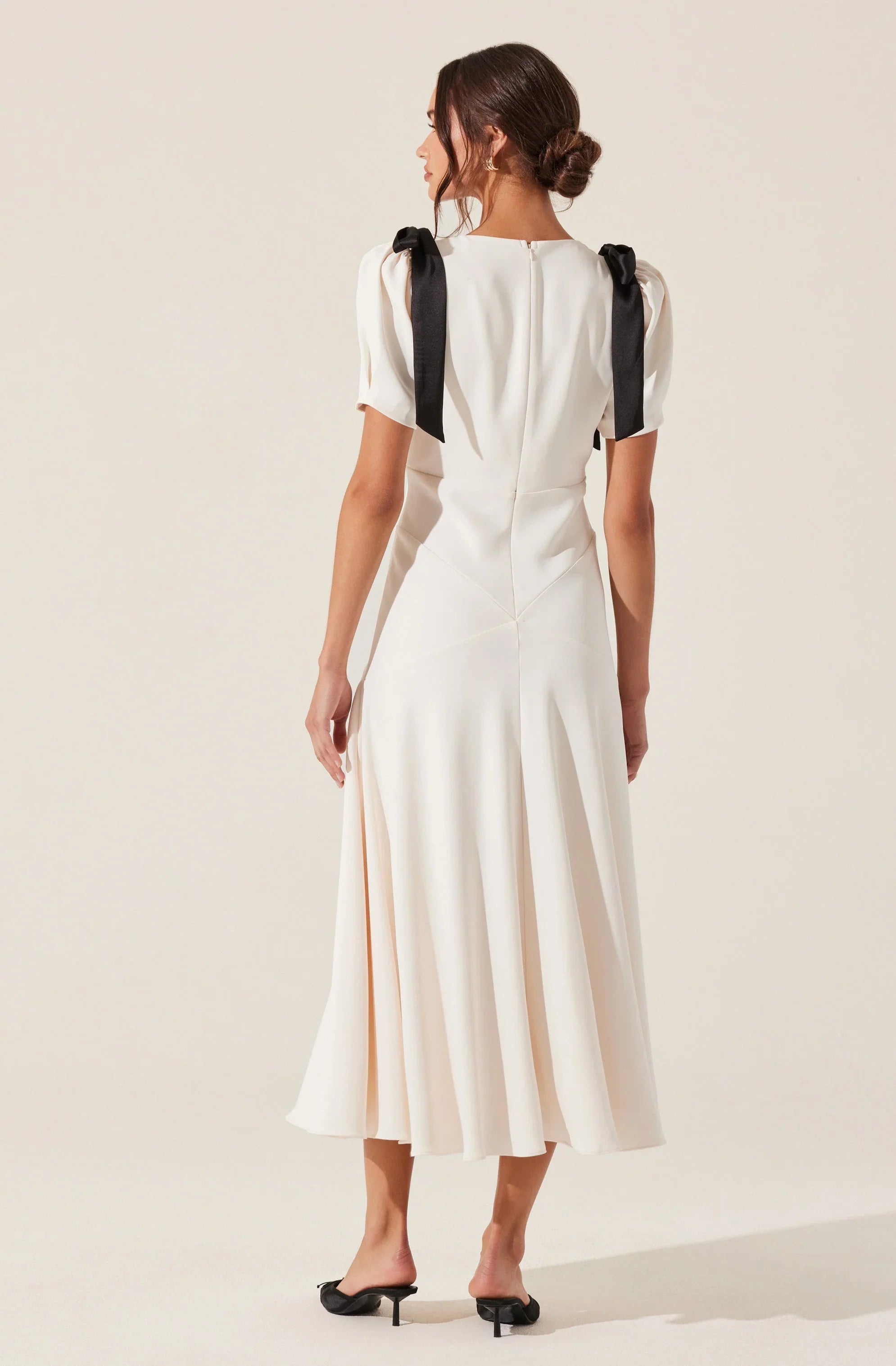 Lbruh Ciela Bow Puff Sleeve Dress