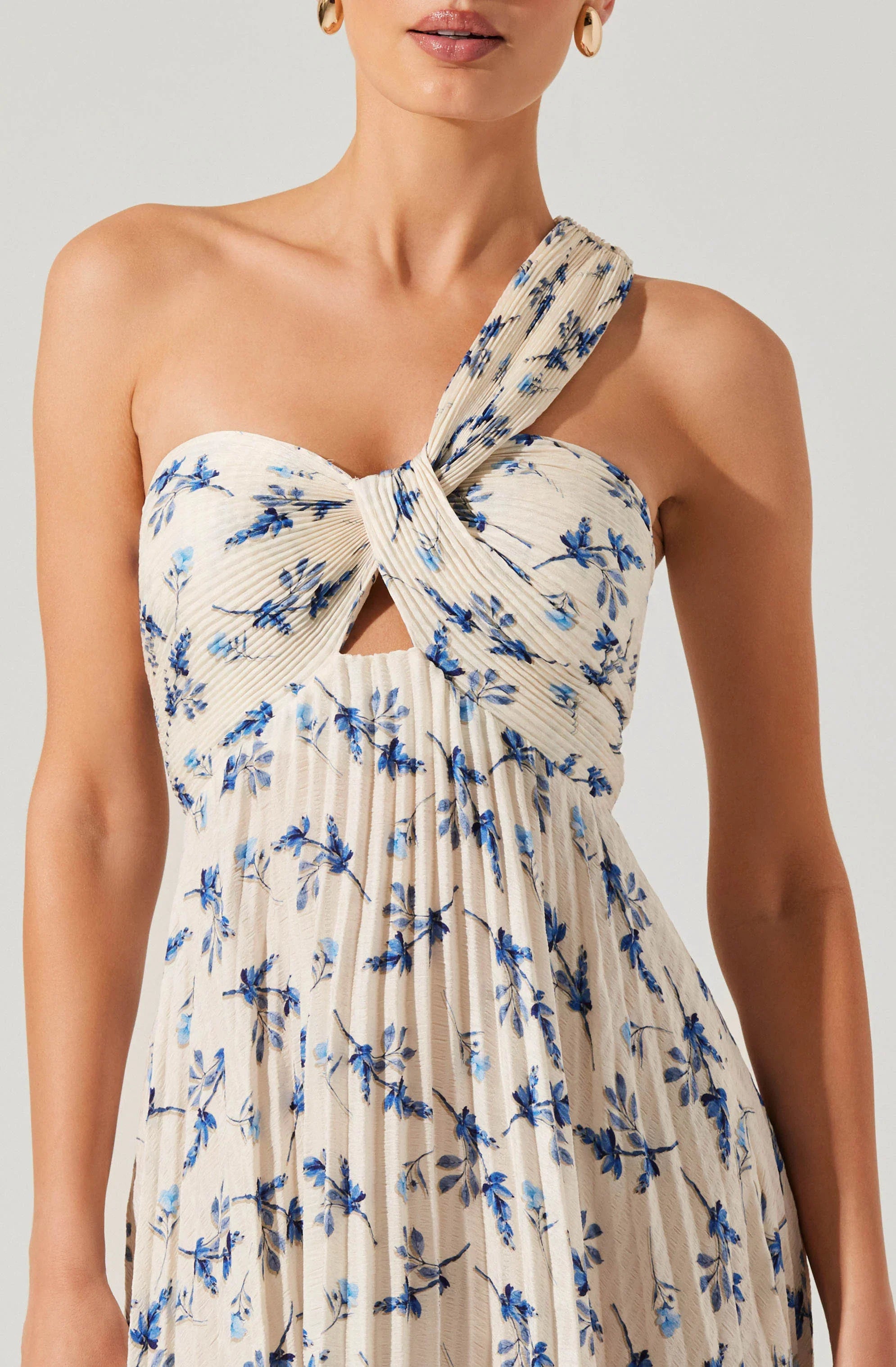 Lbruh Rasya Pleated Floral Maxi Dress
