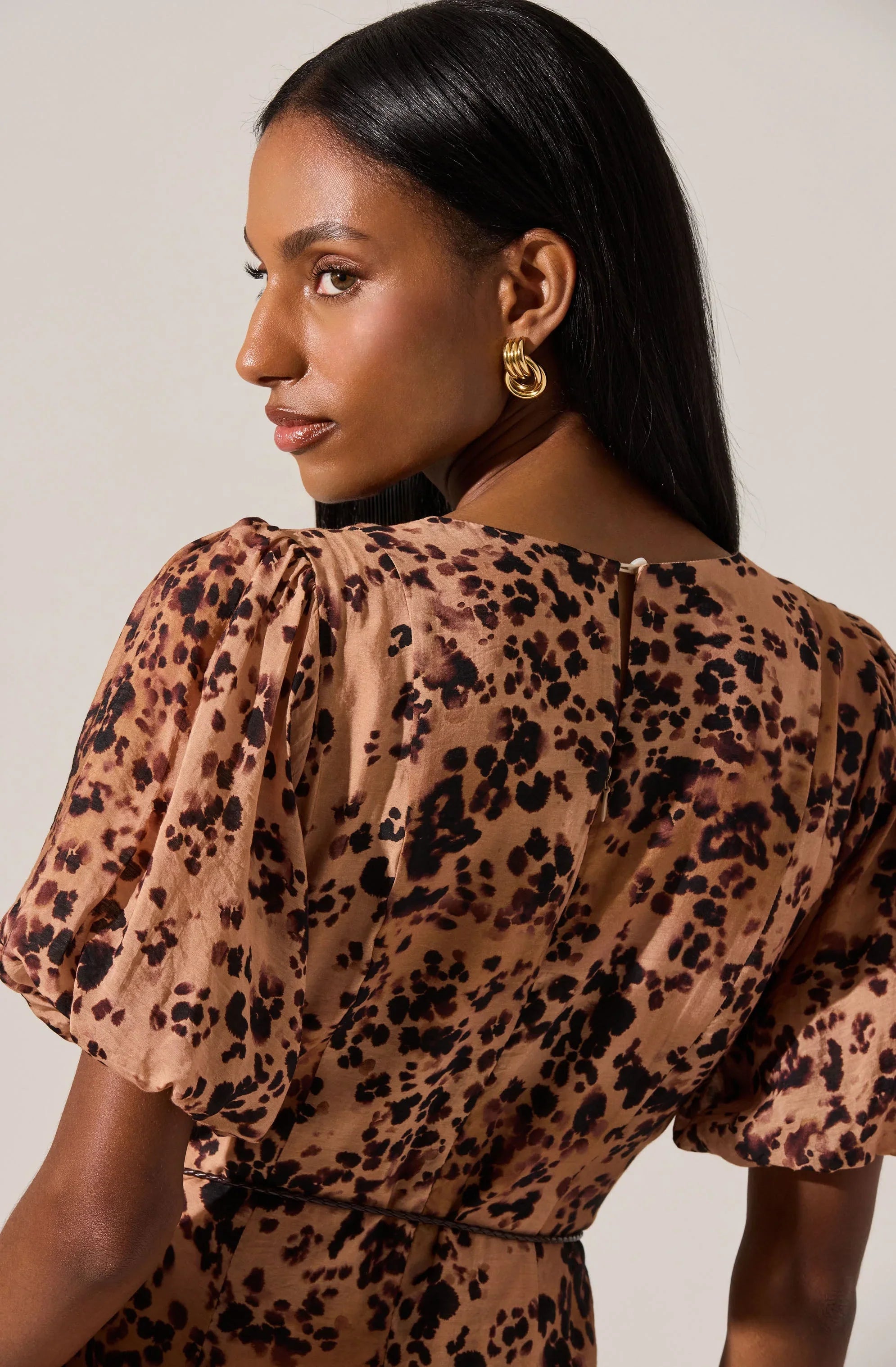 Lbruh Lavena V-Neck Puff Sleeve Midi Dress
